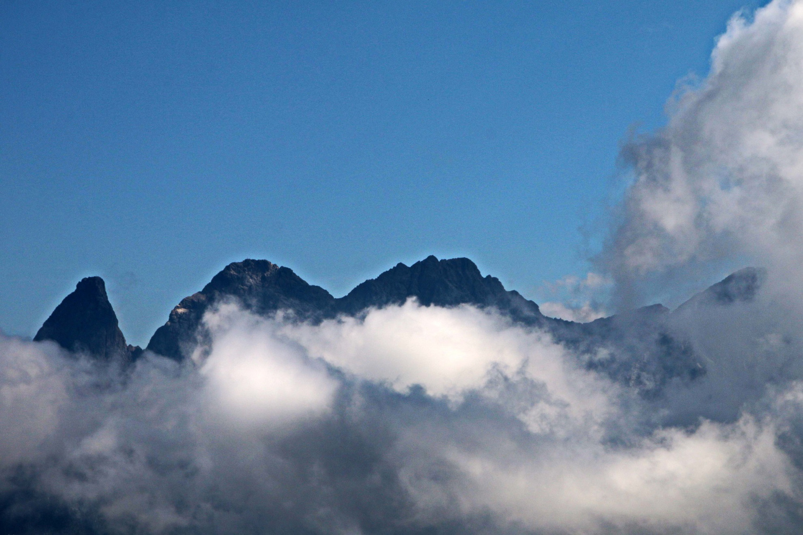 ein letzter Blick auf die Bergspitzen