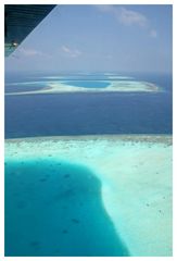 ein letzter Blick von oben auf das Ari-Atoll der Malediven