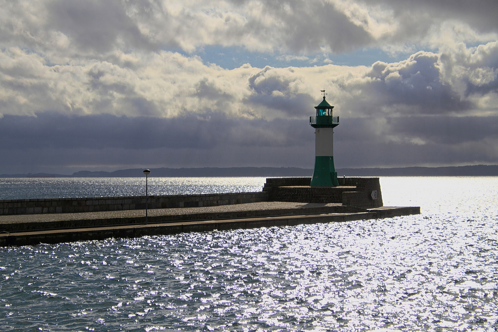 ...ein Leuchtturm im Glitzermeer....