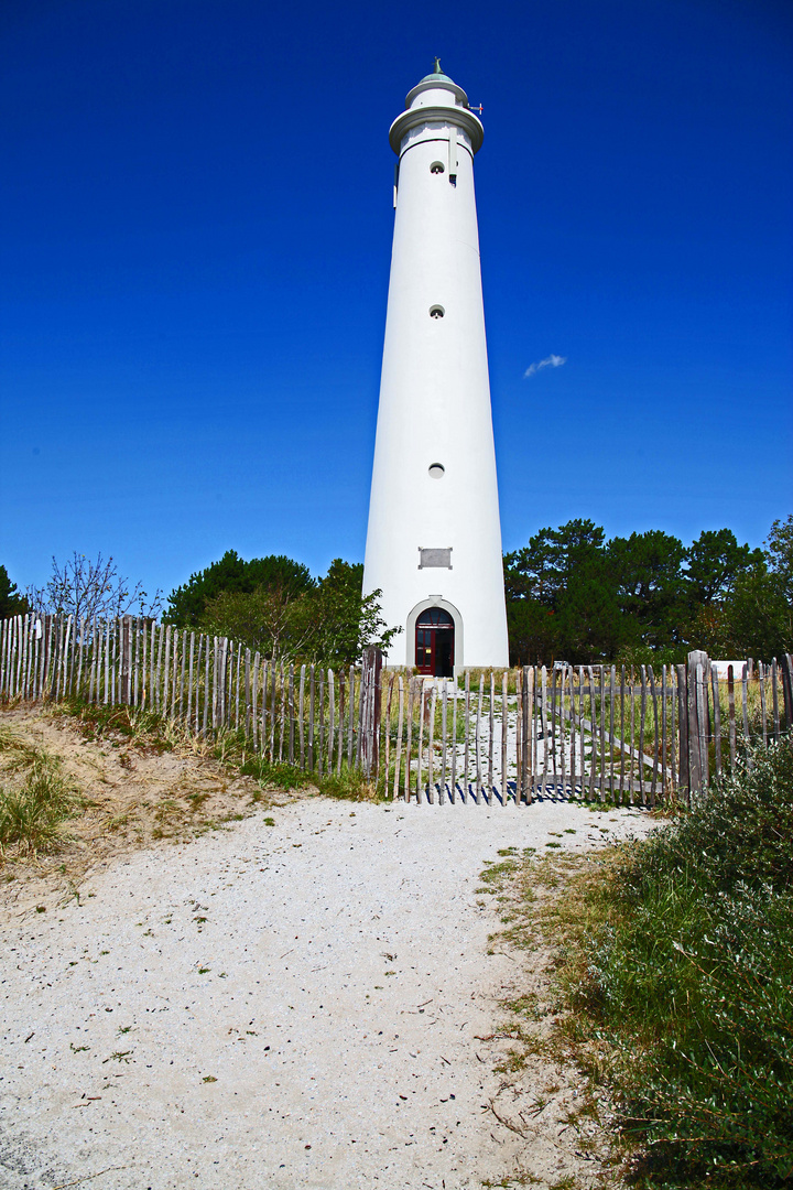 Ein Leuchturm auf der Insel Schiemonnikook in Holland.