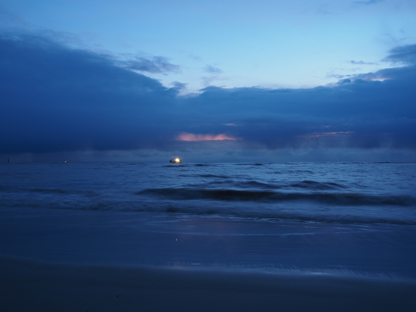 Ein Licht im blauen Tüll 