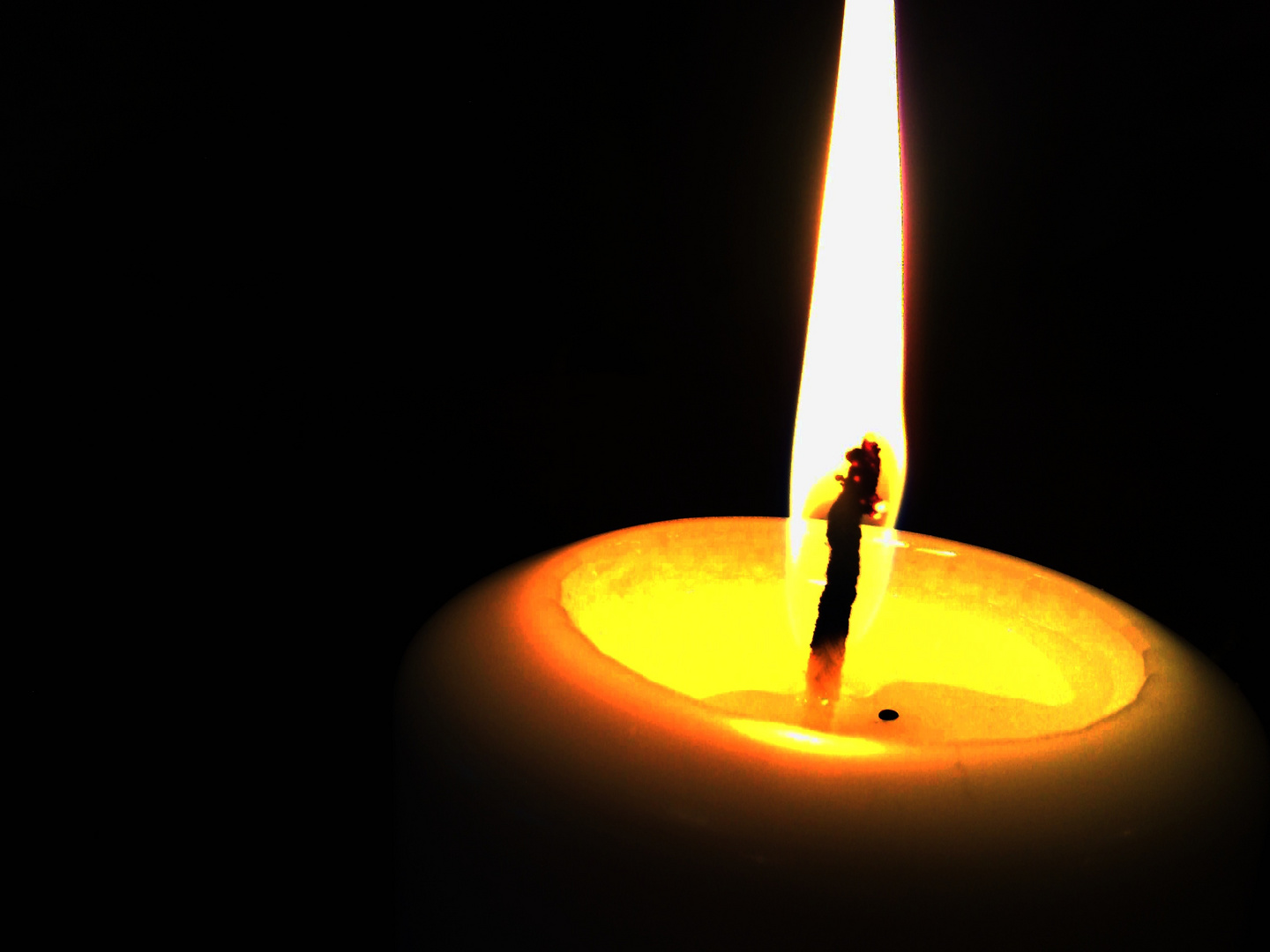ein Licht im Dunkeln Foto & Bild fotokunst, licht und feuer, licht