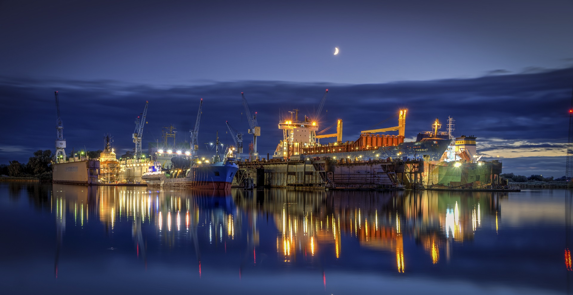ein Lichtermeer bei den Bredo Docks