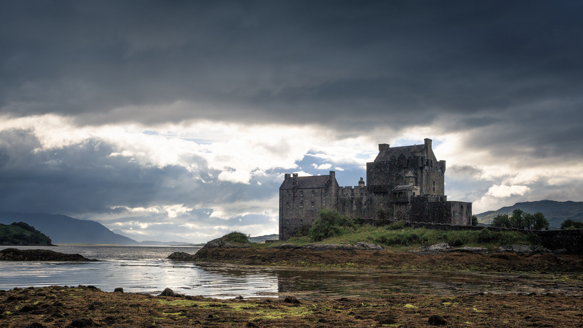 ein Loch...., eine Burg..., Schottland!