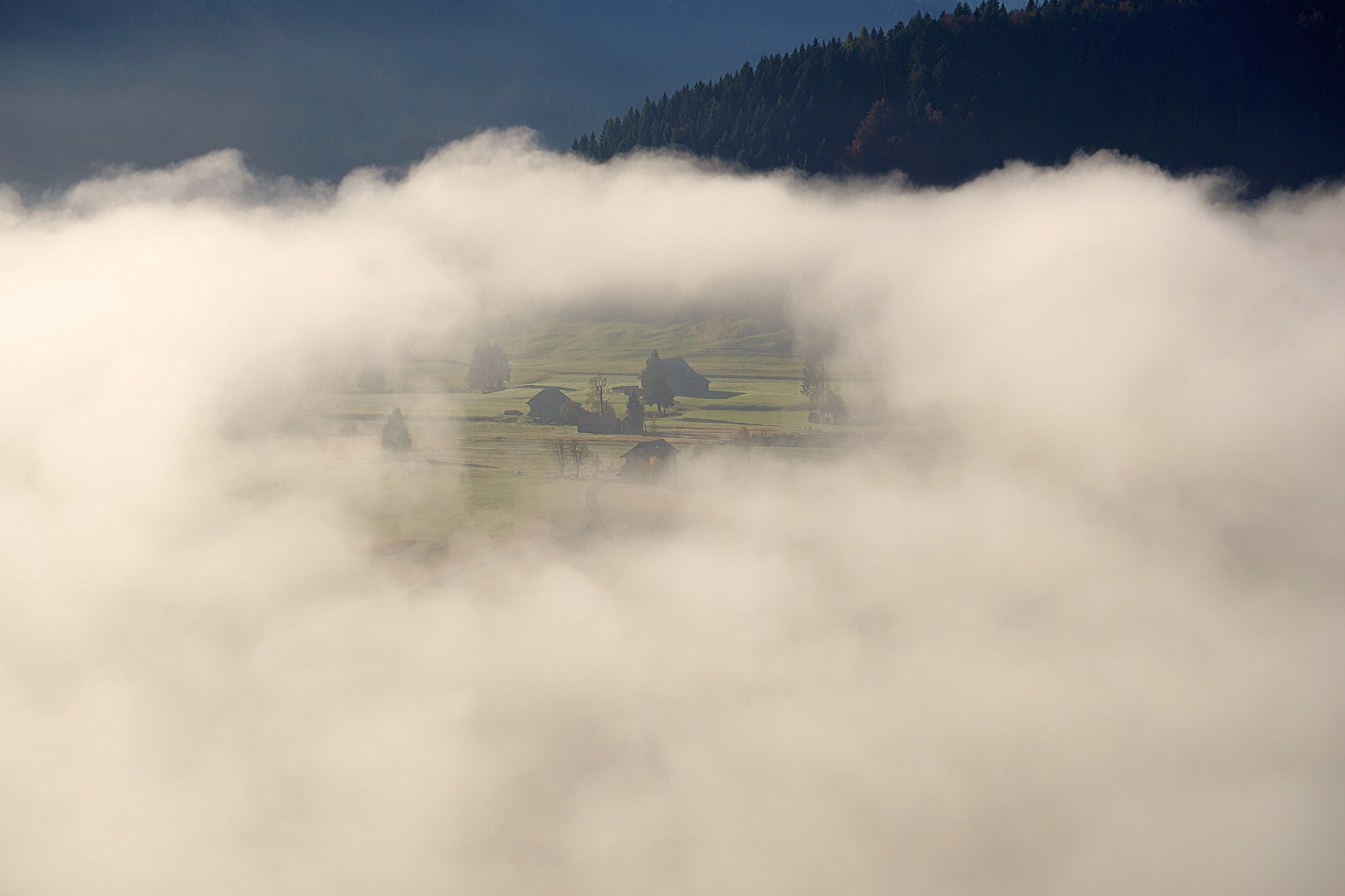 Ein Loch im Nebel . . . oder ein Nebelloch