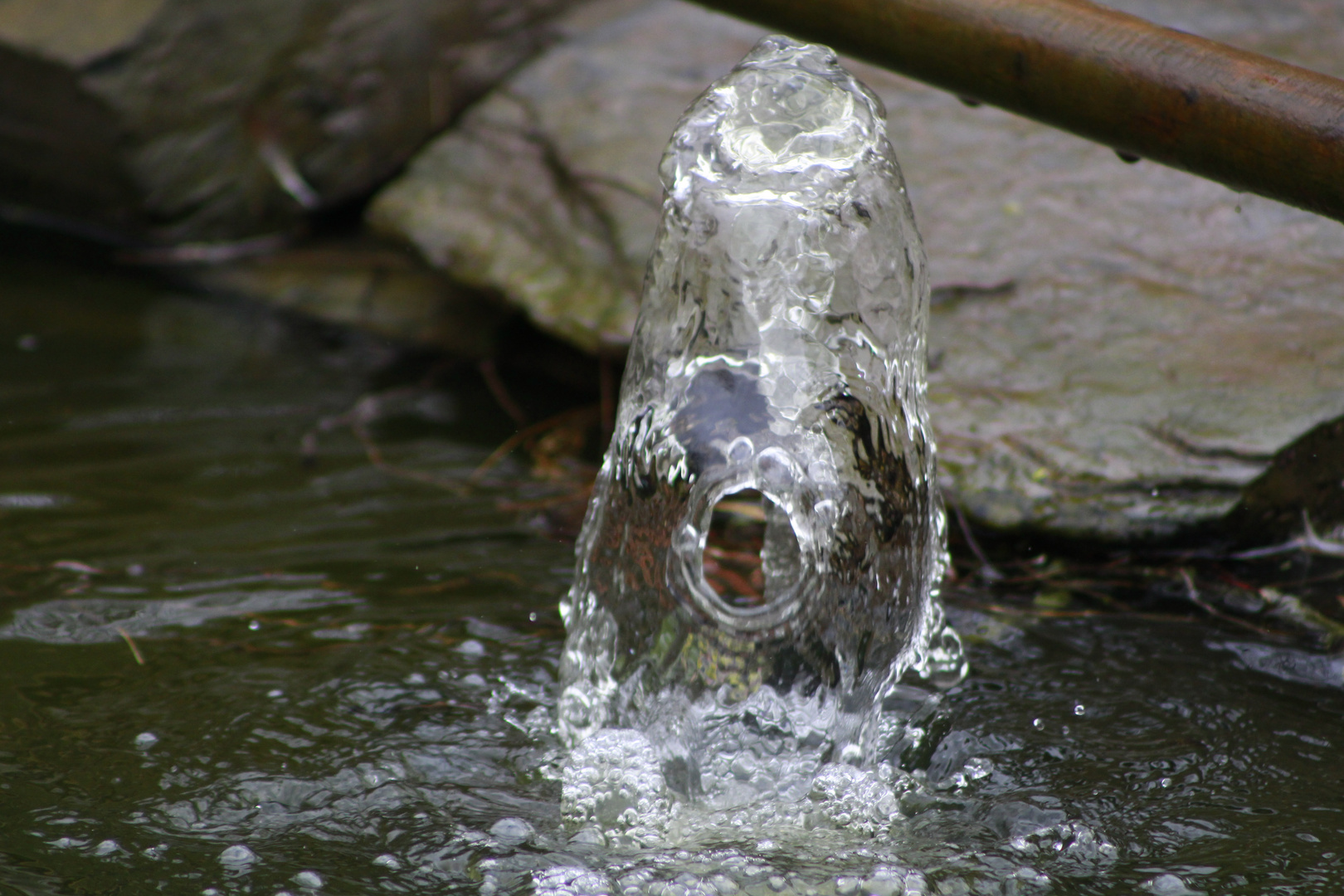 Ein Loch im Wasser