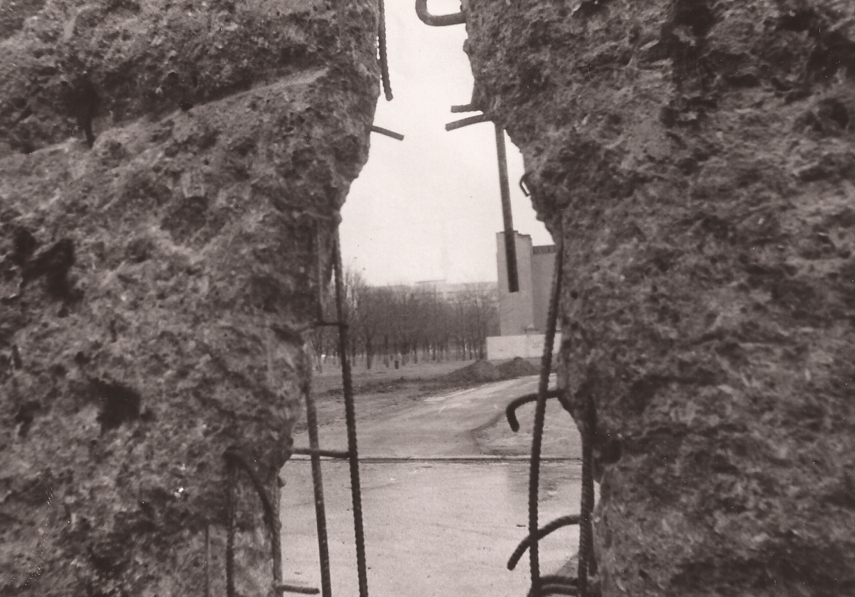 Ein Loch In Der Mauer Foto Bild Reportage Dokumentation Zeit Geschichte Deutsche Zeitgeschichte Bilder Auf Fotocommunity