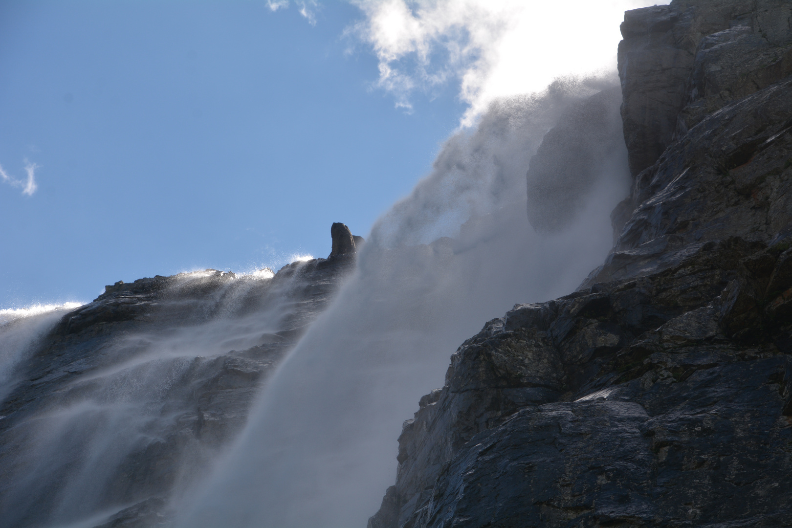 Ein Löwe beherrscht den Wasserfall ;-)