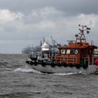 Ein Lotsenboot auf der Weser bei Bremerhaven