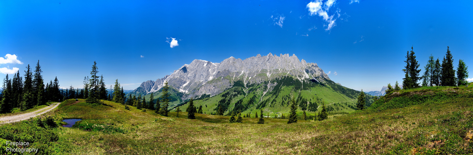 Ein majestätisches Panorama der Hochkönig Mandlwand vom Gipfel des Hochkeil 