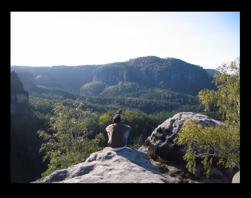 ein Mann in Betrachtung der Berge ... **