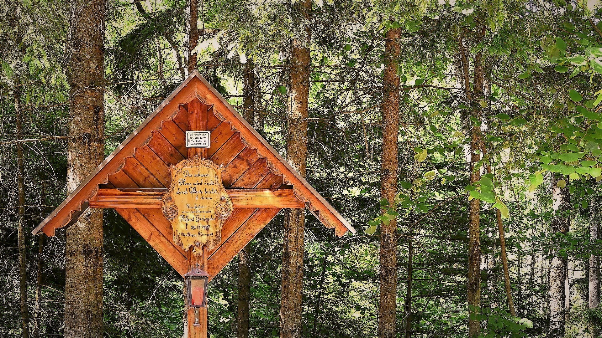 Ein Marterl im Wald