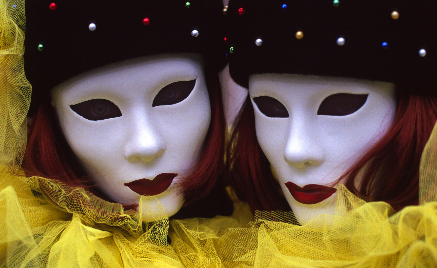 Ein Maskenpaar in Venedig