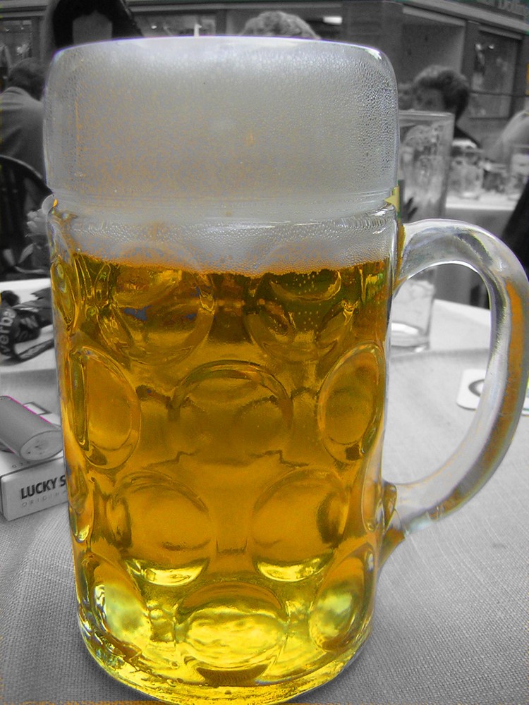 Ein Mass Bier Bitte Foto Bild Colorkey Bearbeitungs Techniken Digiart Bilder Auf Fotocommunity