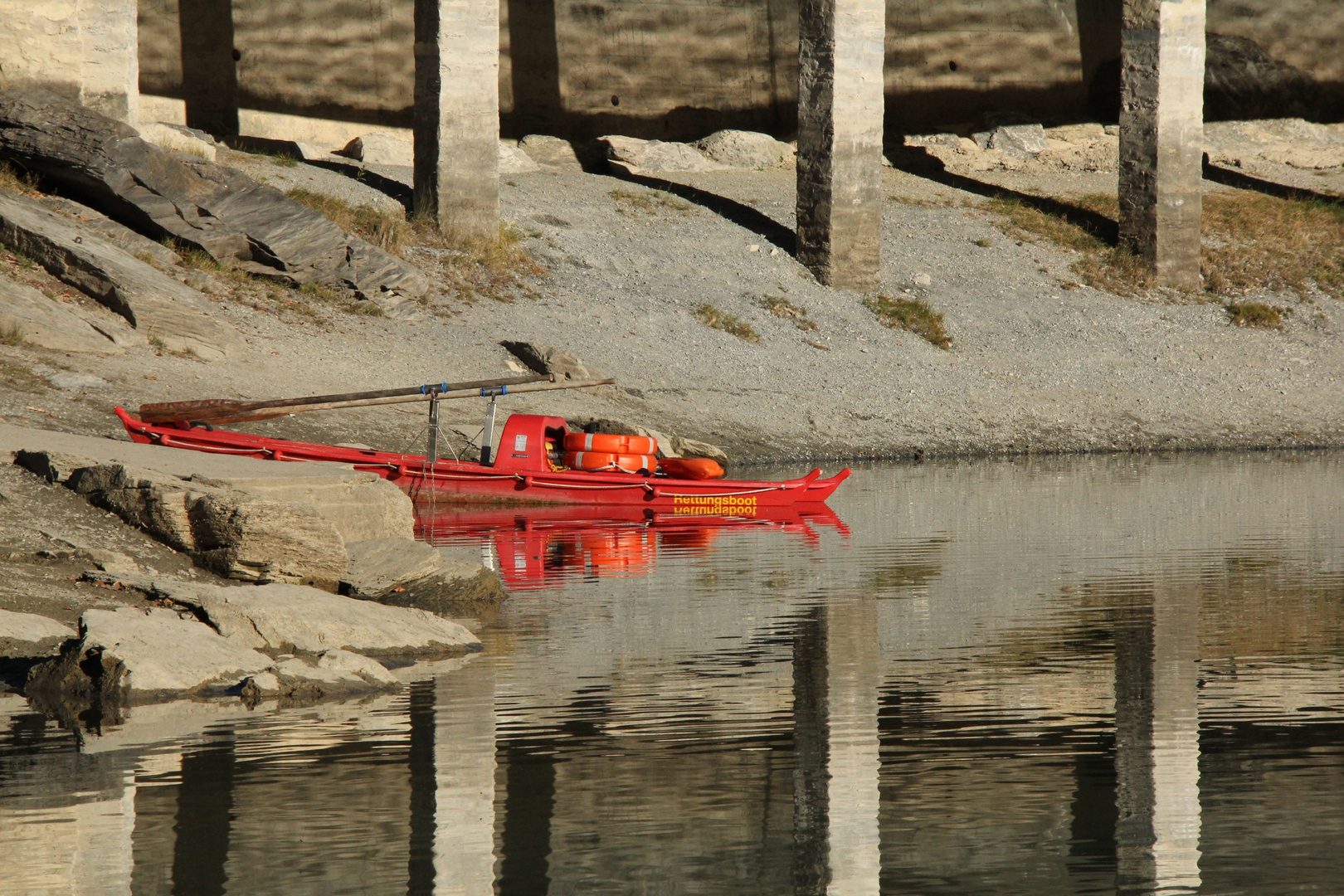 Ein Mensch ohne Träume ist wie ein Boot ohne Segel und Ruder.(Benjamin Ramke)