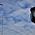 Ein merkwürdig erscheinender Blick in den Himmel.. - Und Vorfahrt hat der Zeppelin 