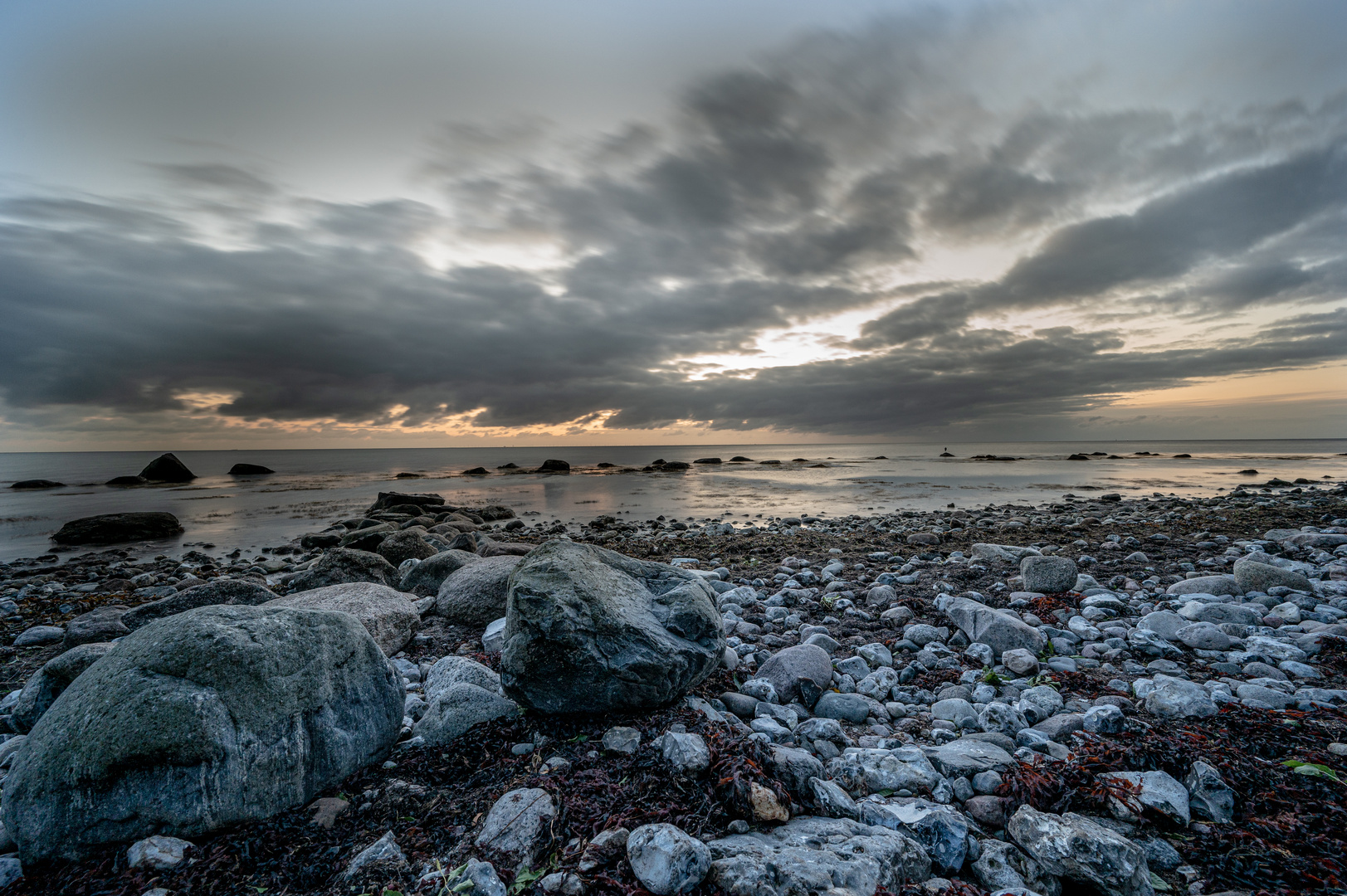 Ein Morgen am Steinstrand