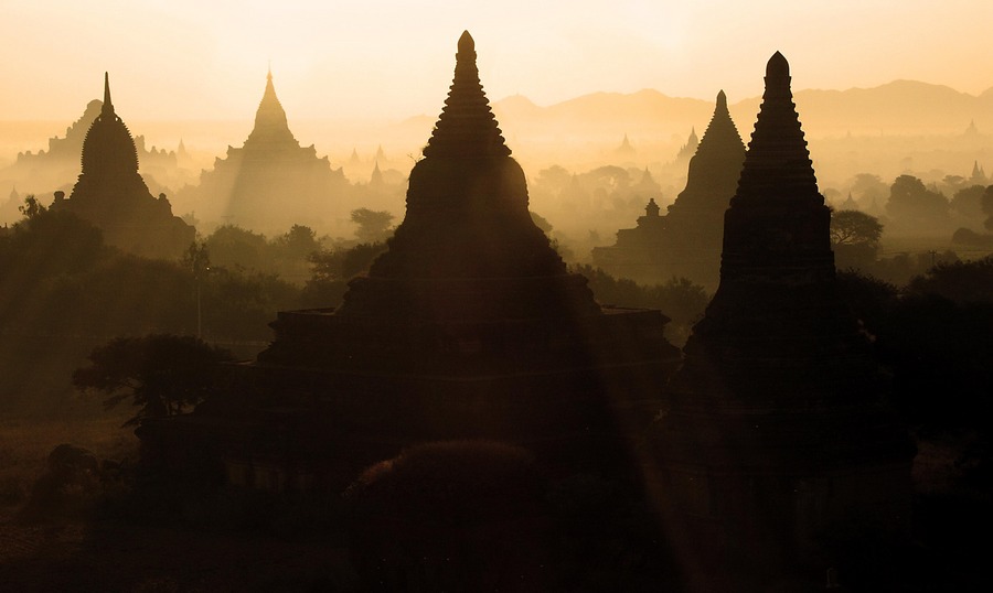 Ein Morgen in Bagan IV