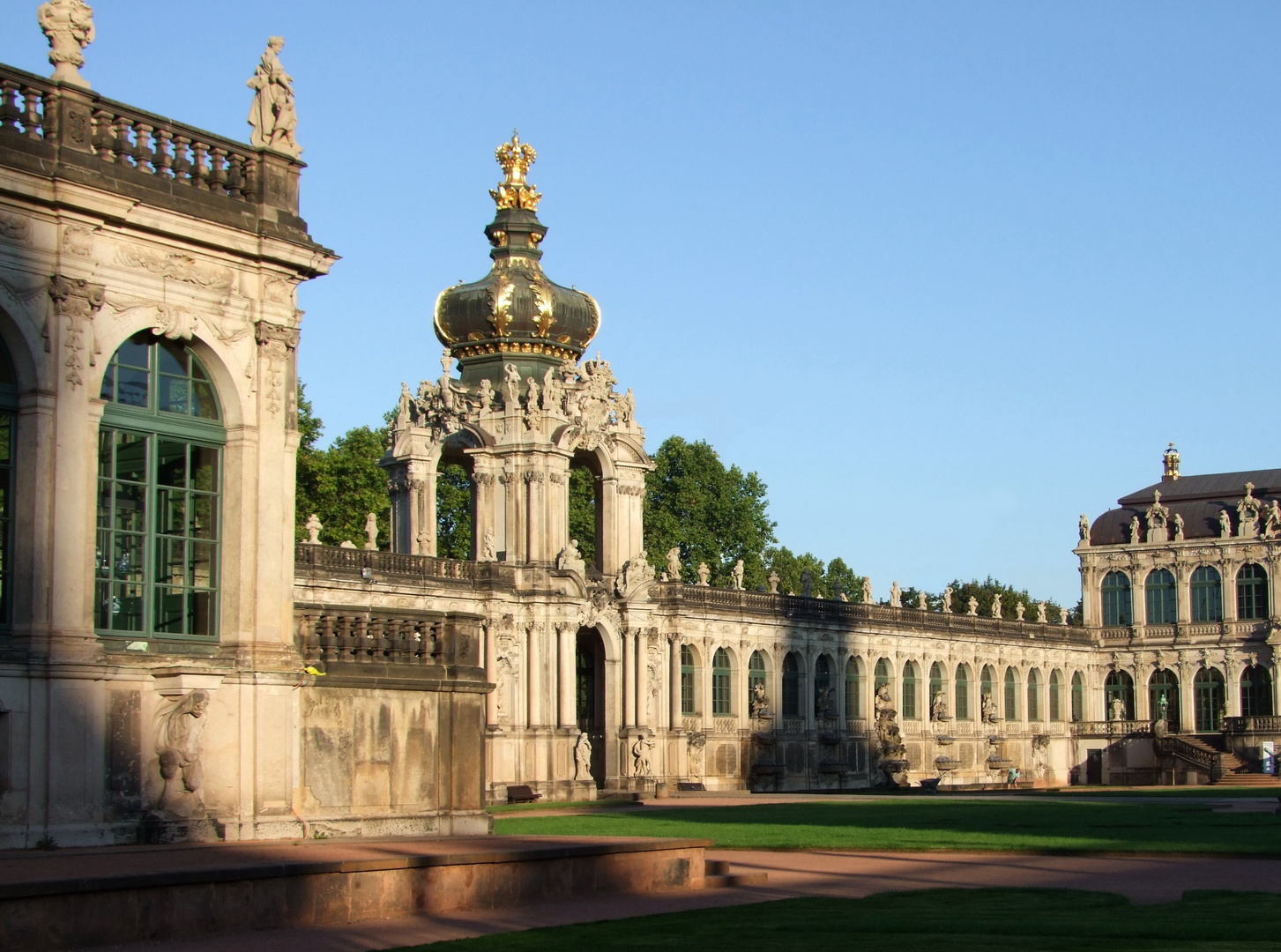 Ein Morgen in Dresden -Im Zwinger 2-