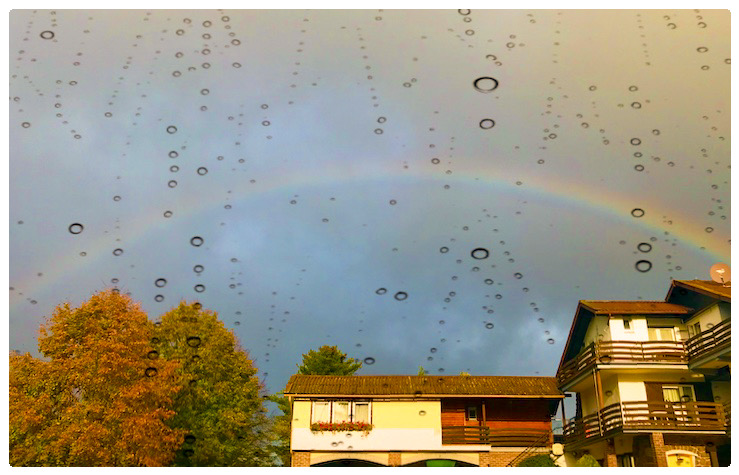 Ein Morgen mit Regenbogen