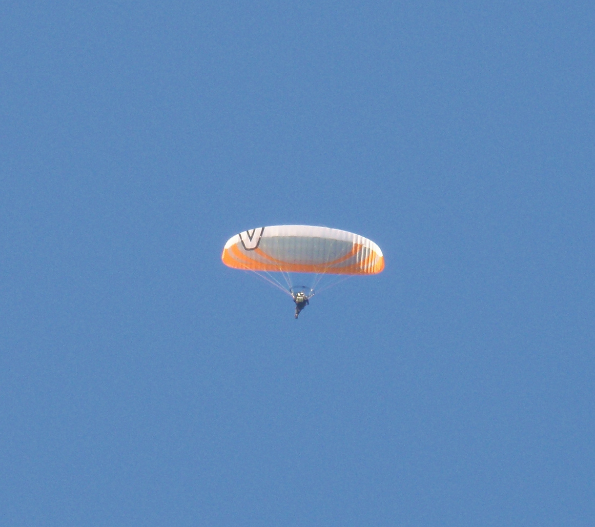 Ein Motorschirm am Himmel über Münster