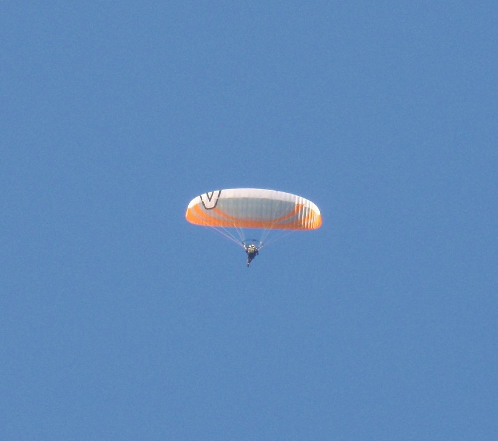 Ein Motorschirm am Himmel über Münster