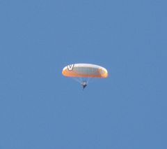 Ein Motorschirm am Himmel über Münster