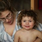 Ein Mutter und Tochter Portrait ( bei einen Babybad Fotoshooting entstanden )