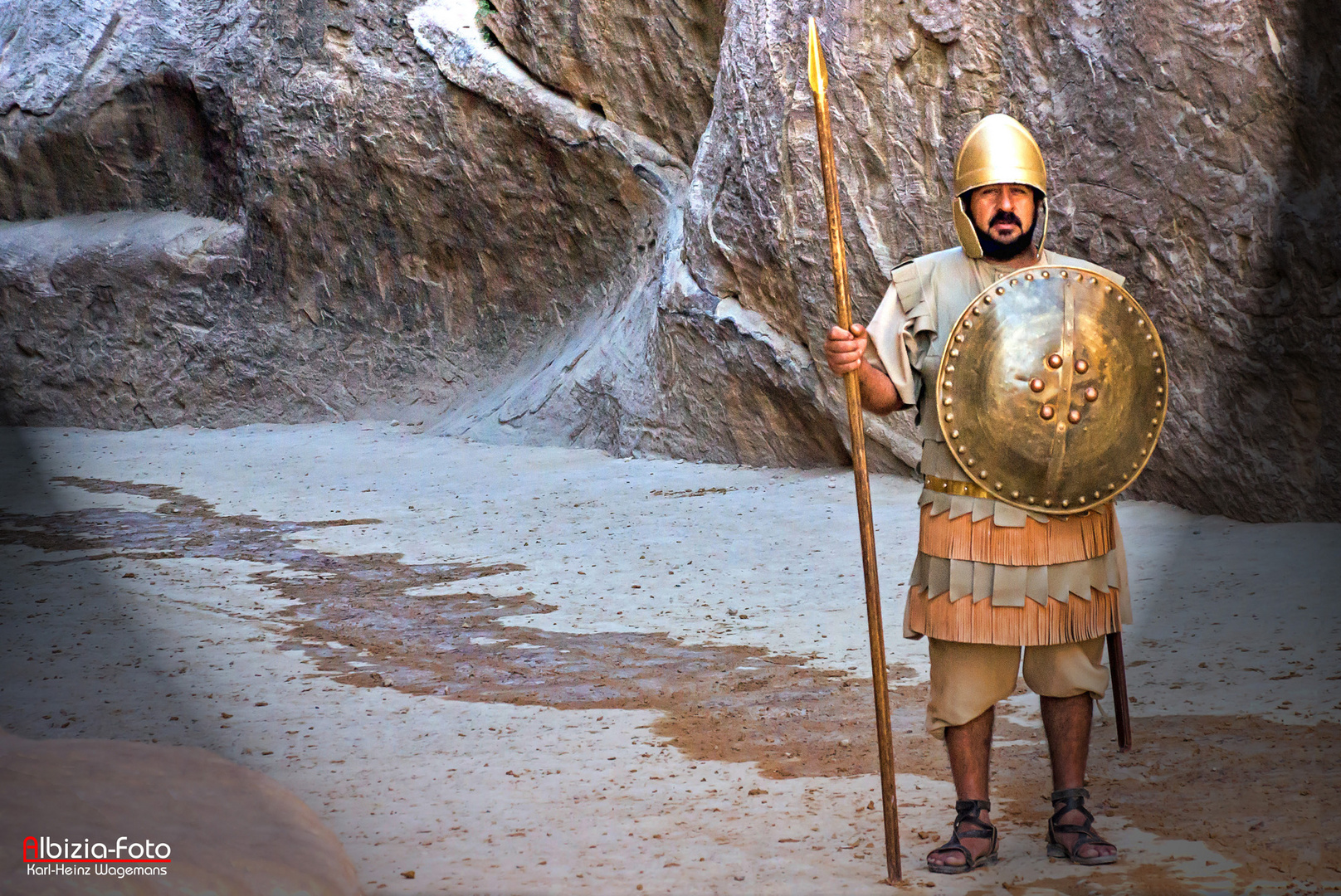 Ein (Nabatäer-)Wächter vor dem Siq (Schacht) in Petra (Jordanien)