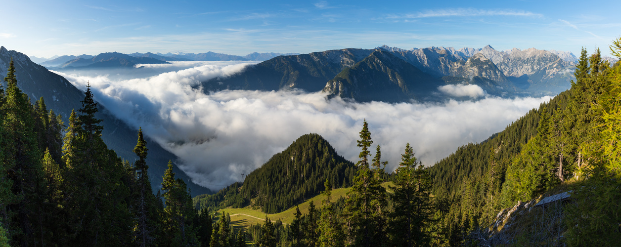 Ein Nebelmeer über dem Achensee...