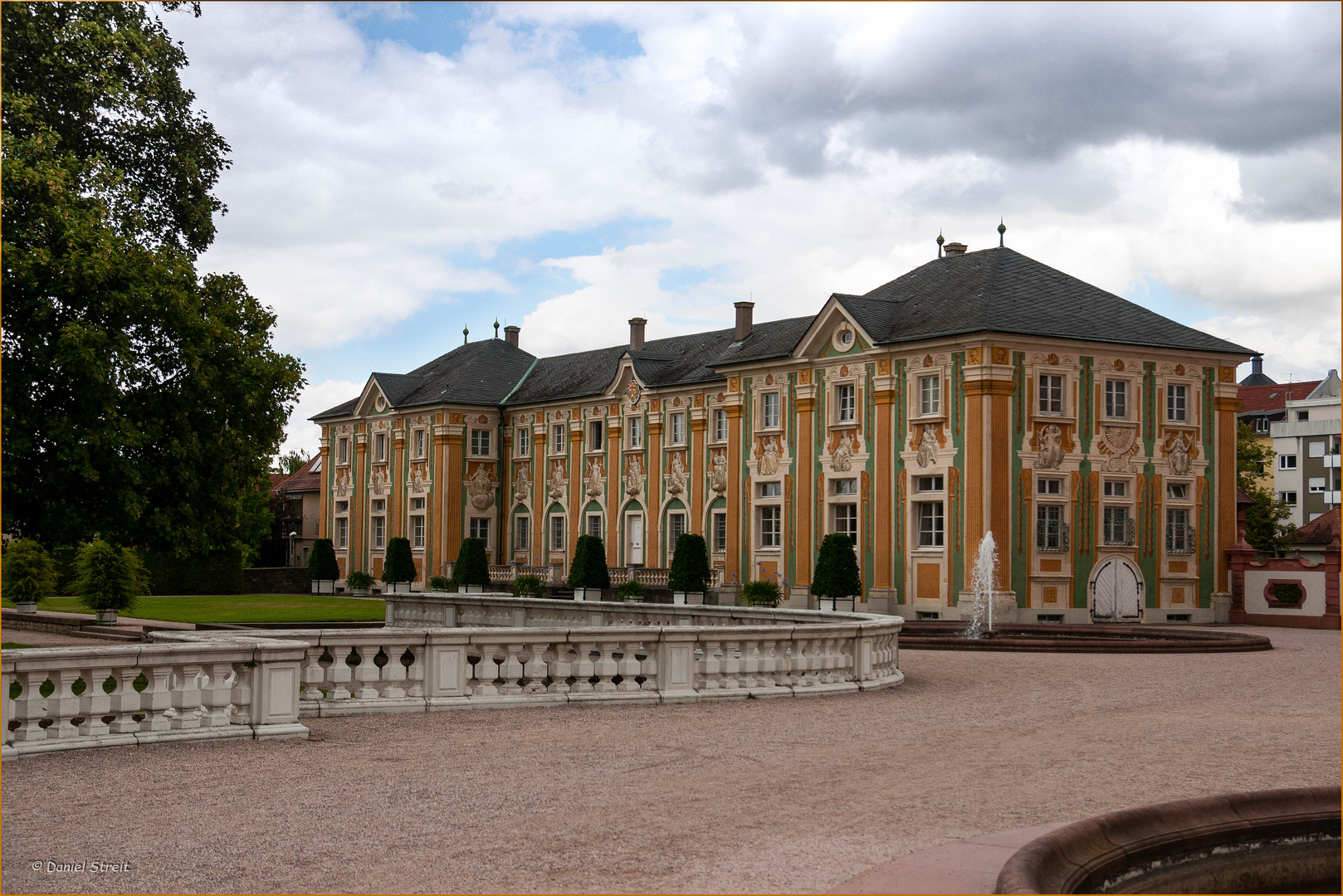 Ein Nebengebäude des Barockschlosses Bruchsal