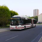 Ein Neoplan N4421 CNG steht an der Haltestelle Häßlerstraße in Erfurt