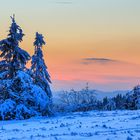 Ein neuer Berg am Abendhimmel