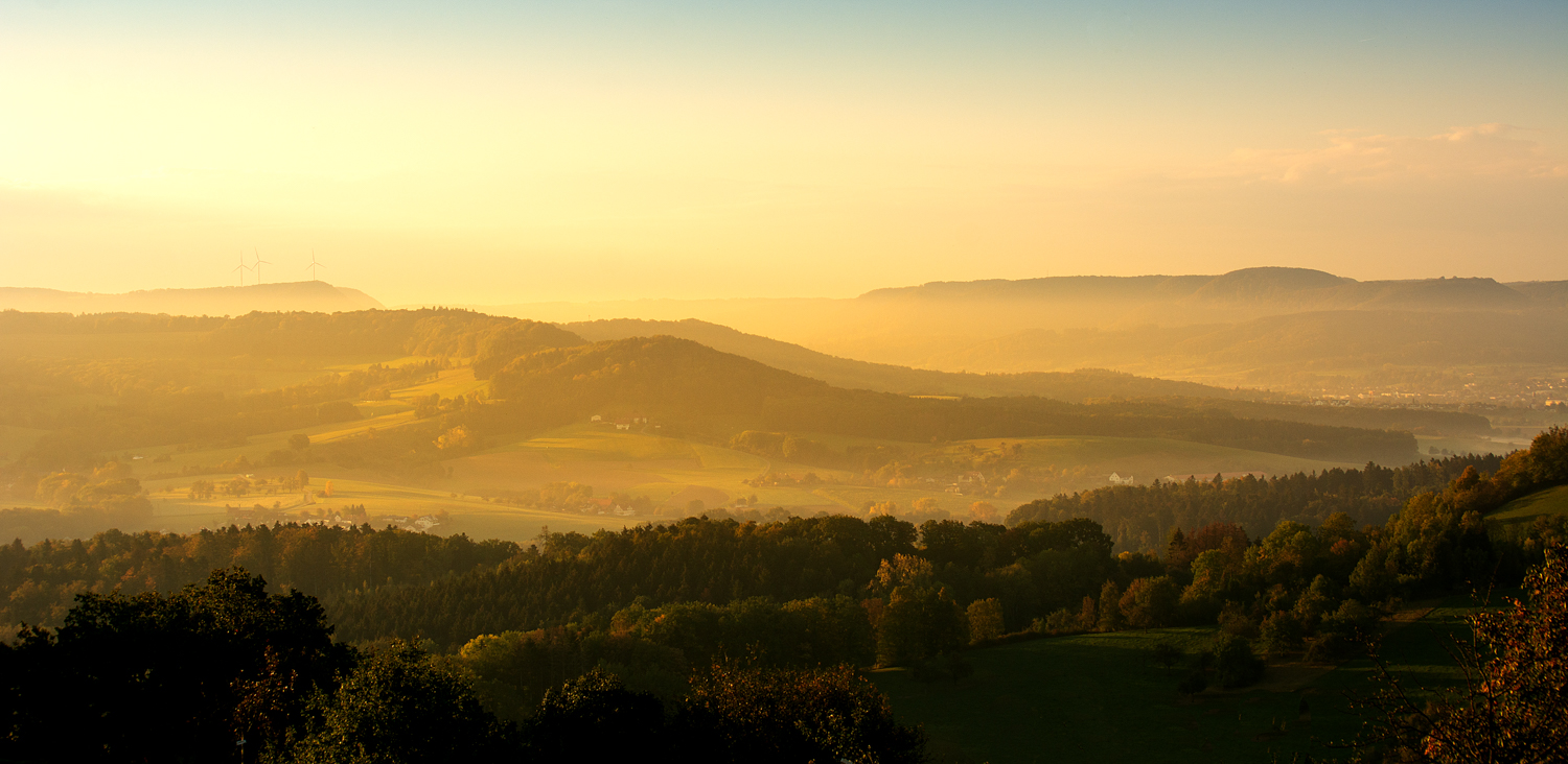 Ein neuer Tag wirft sein goldenes Licht