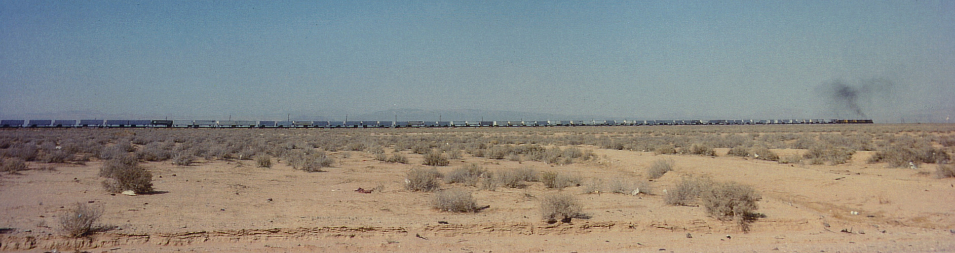 Ein nicht endender Zug in der Mojave Wüste...