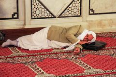 Ein Nickerchen in der Moschee... (Archivaufnahme 2009)