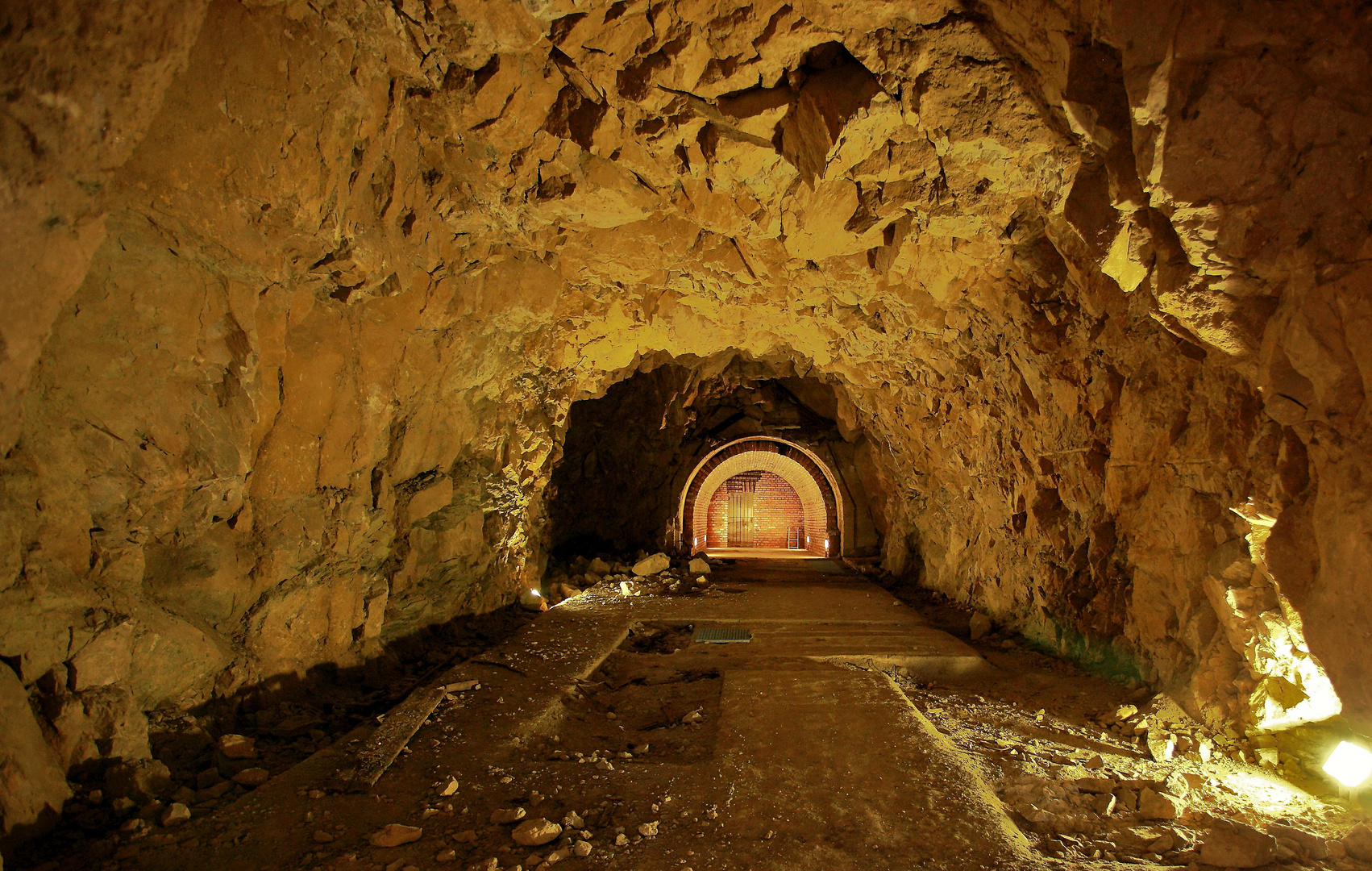 ein noch im Bau befindlicher Tunnel am Obersalzberg...