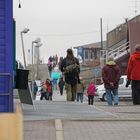 Ein normaler Anblick mitten in Longyearbyen, ohne Panik.