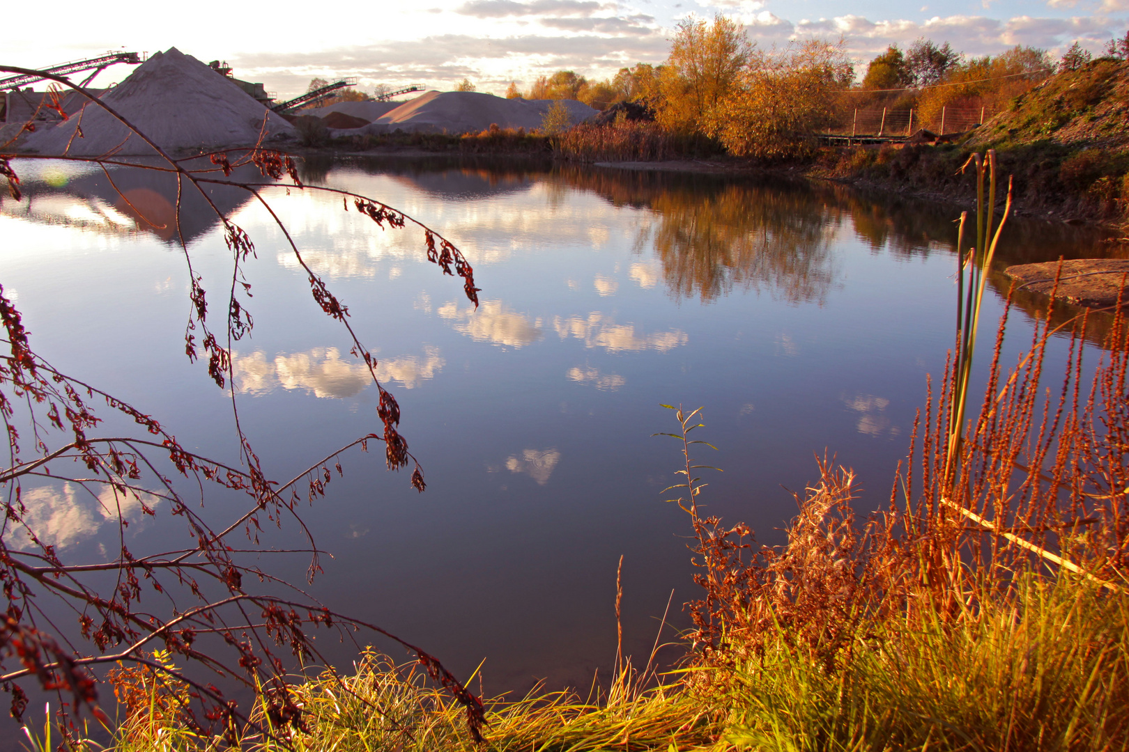 Ein Novembersonnentag am Weiher