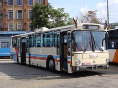 Ein O305 steht auf dem Heidelberger Betriebshof aufgrund der Feierlichkeiten zu "5 Jahre RNV".