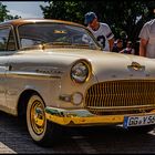 Ein Opel Kapitän in Gold ...