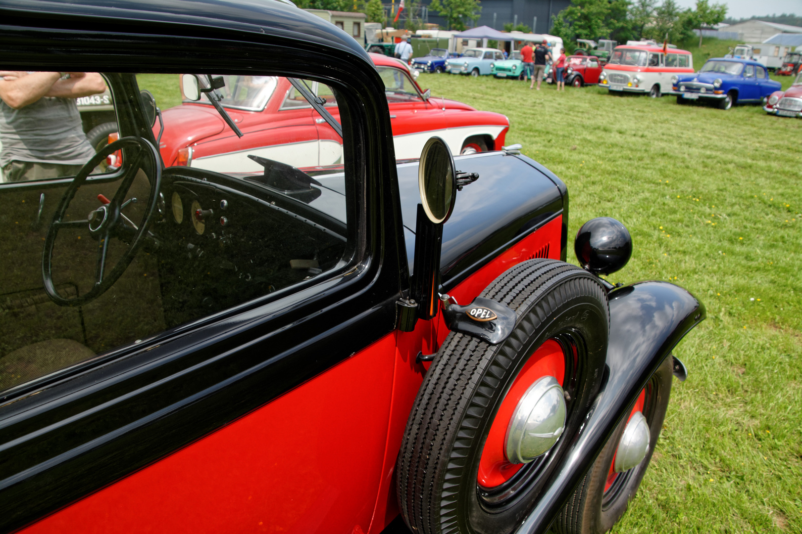 Ein Opel von Dazumal beim Oldtimertreffen 2016 in Steinholterode