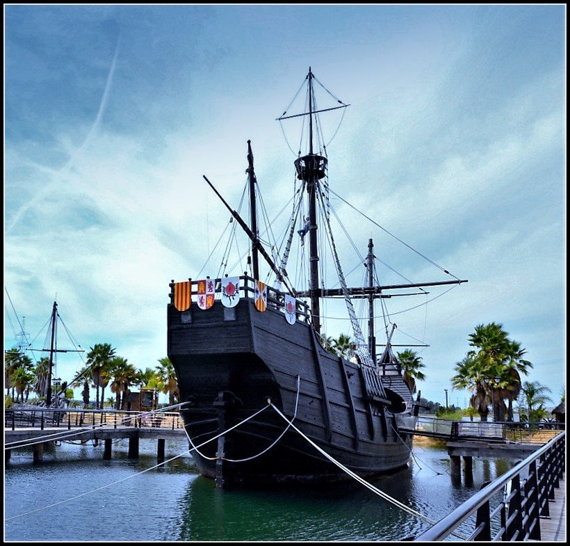 ... Ein originaler Nachbau der " Santa Maria " im Hafen von Huelva ......