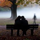 Ein Paar im Nebel