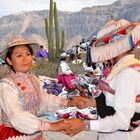 Ein Paar in der Tracht des Colca Canyon beim Wititi Tanz