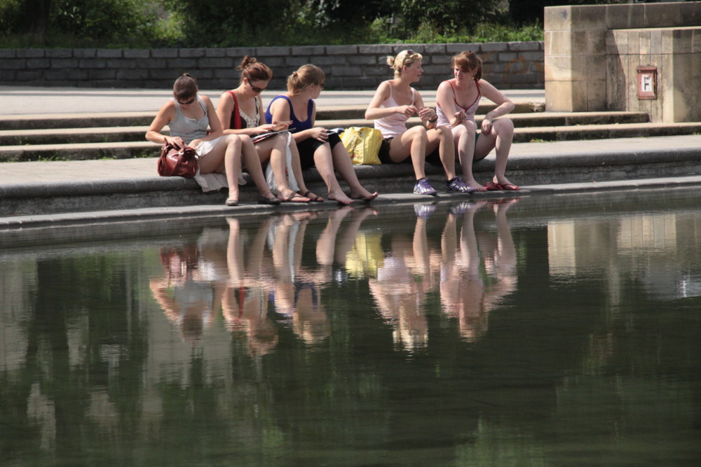 Ein Päuschen tut gut, beim Teich vor der Karlskirche