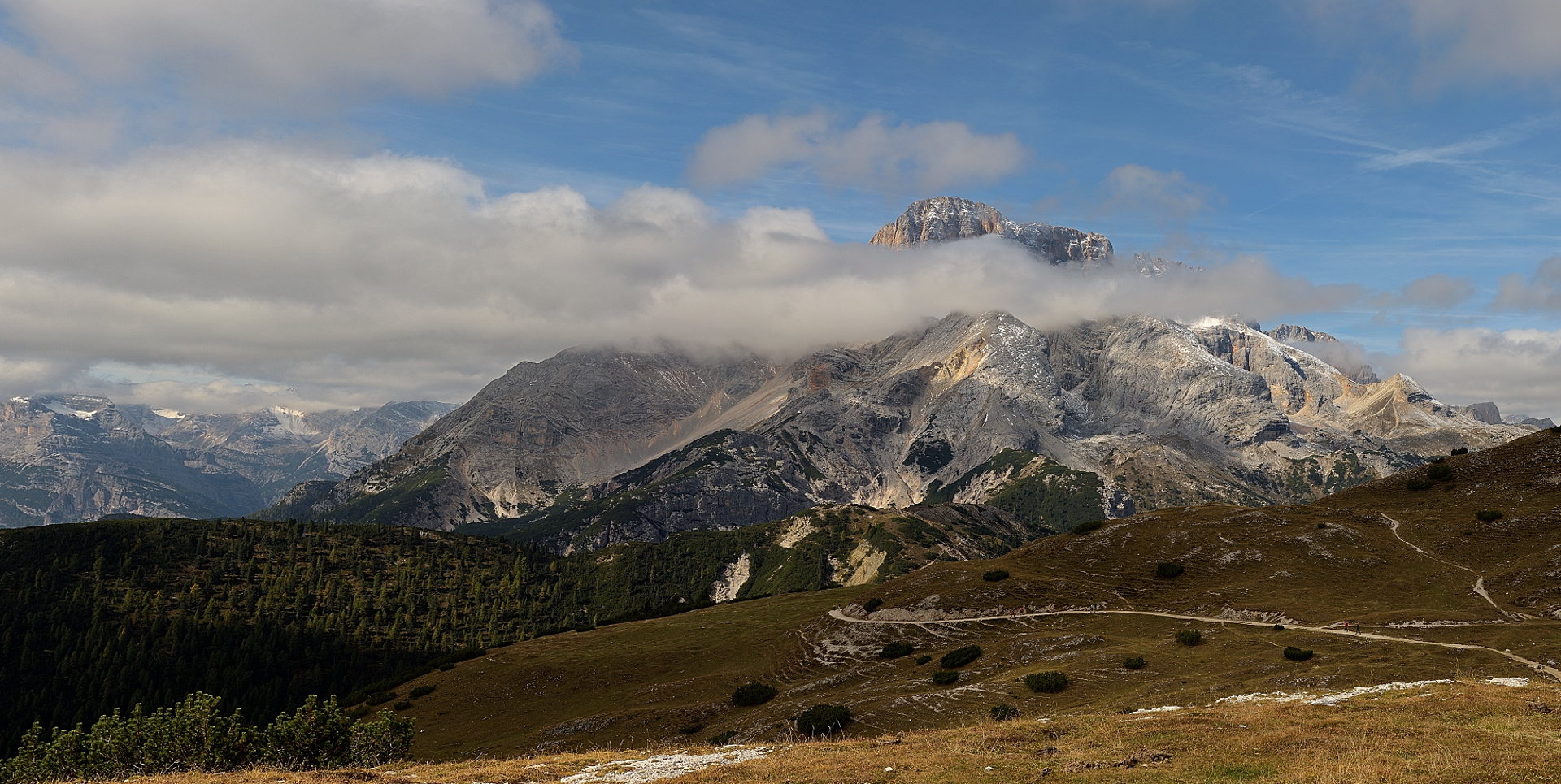 Ein Pano aus 8 Hochkantaufnahmen. Die Hohe Gaisl ein 3146 m hoher Berg...