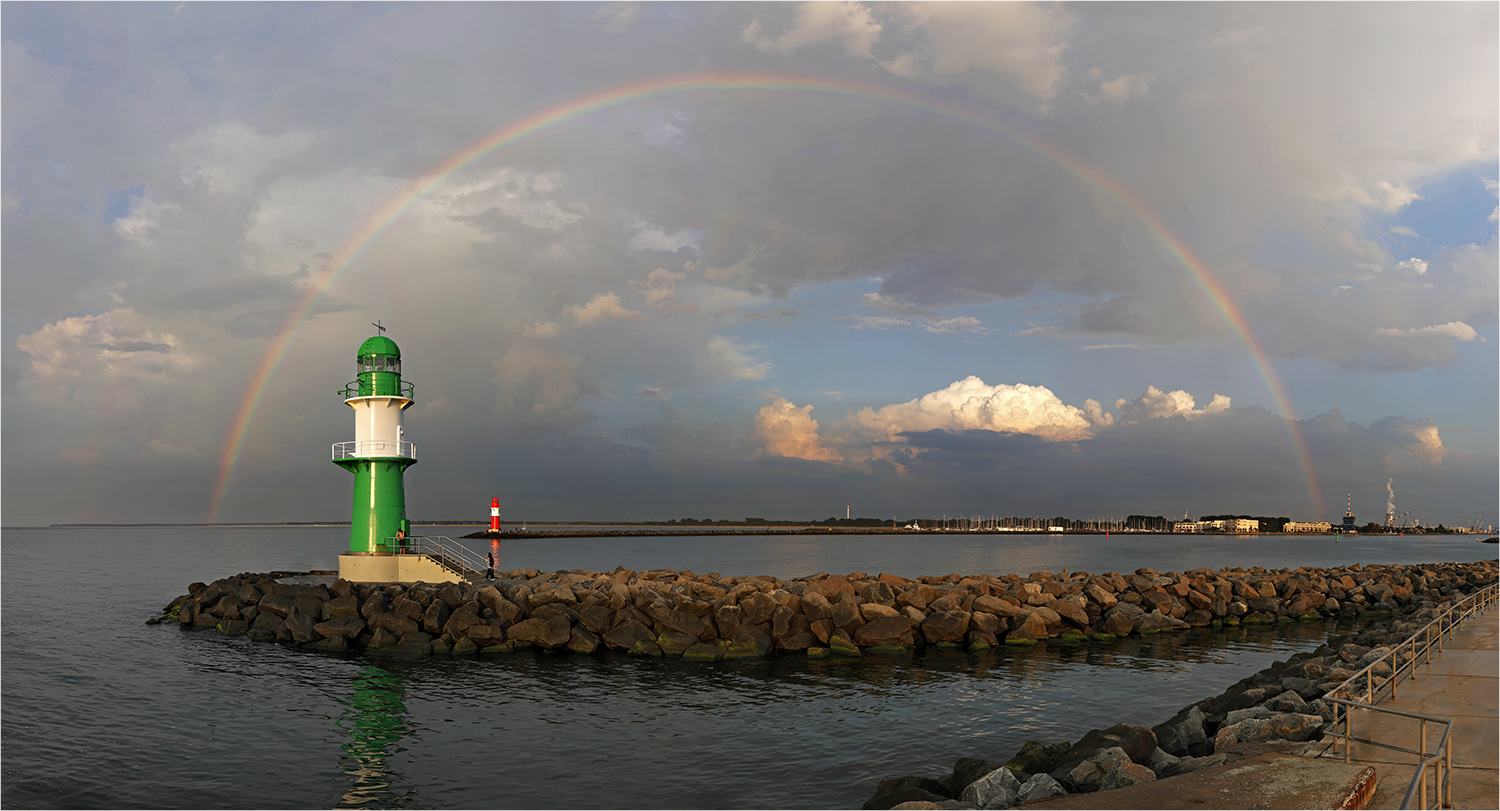 Ein Panorama mit Regenbogen