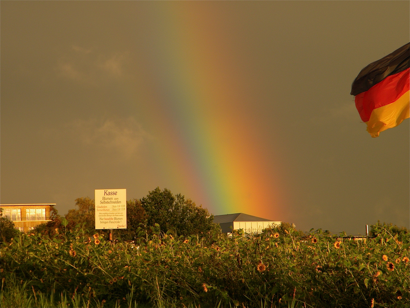 Ein physikalisch interessantes Phänomen ist der "gespaltene Regenbogen", . . . --- FOTO 2 ---