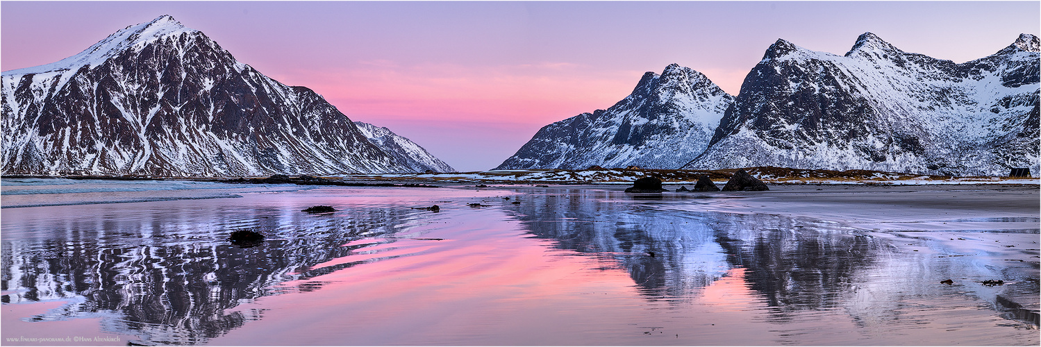 Ein Polartag bei Flakstad Lofoten im Januar